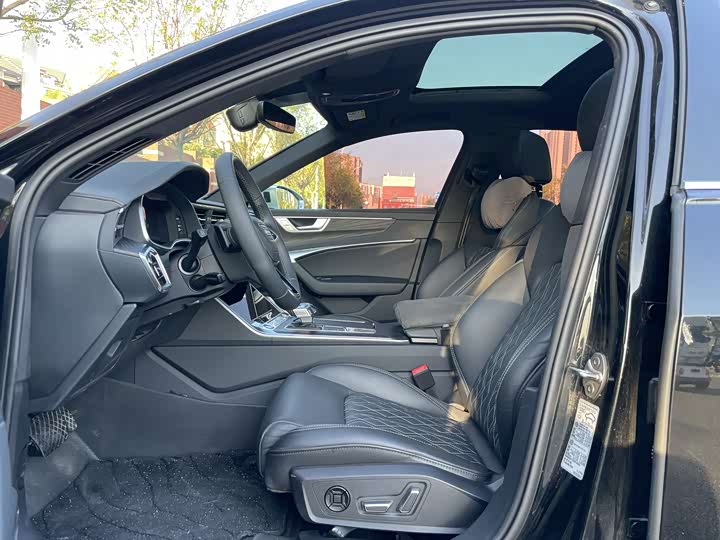 Фото 8 - Audi A6L