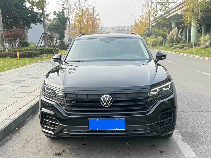 Фото 2 - Volkswagen Touareg