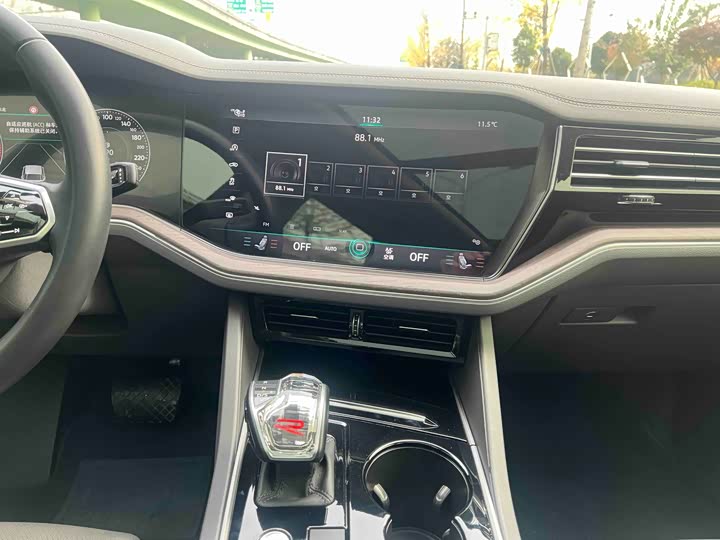 Фото 6 - Volkswagen Touareg