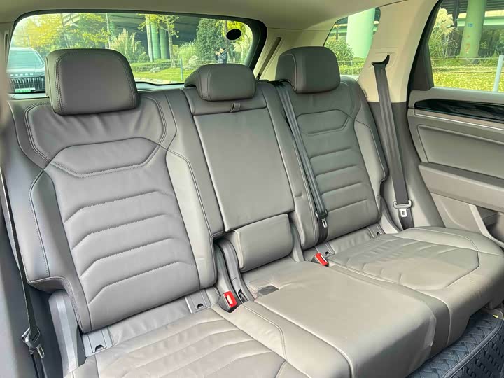 Фото 7 - Volkswagen Touareg