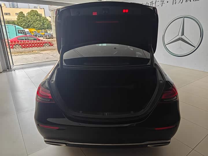 Фото 6 - Mercedes-Benz E-Class