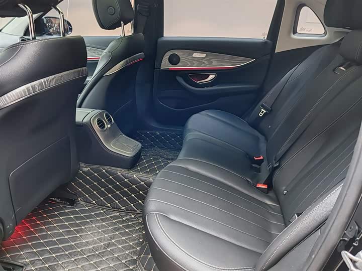 Фото 8 - Mercedes-Benz E-Class