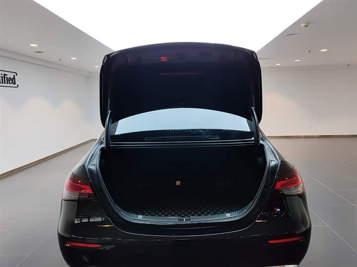 Фото 9 - Mercedes-Benz E-Class