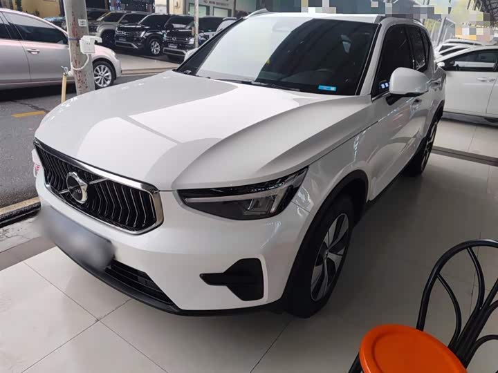 Фото 2 - Volvo XC40