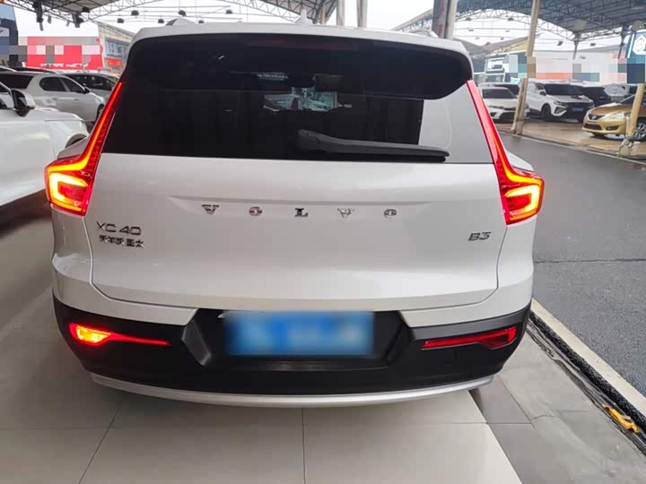 Фото 6 - Volvo XC40