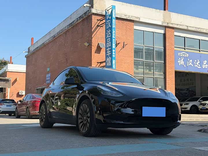 Фото 3 - Tesla Model Y