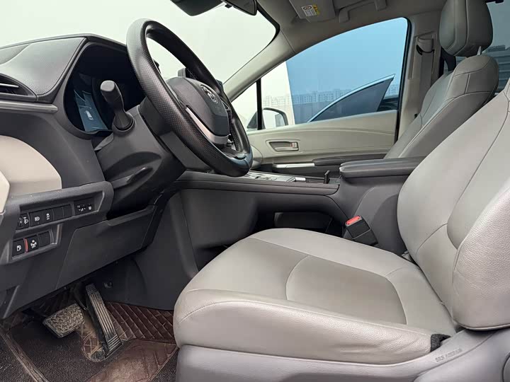 Фото 7 - Toyota Granvia