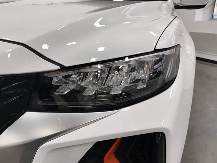 Фото 5 - Geely Atlas