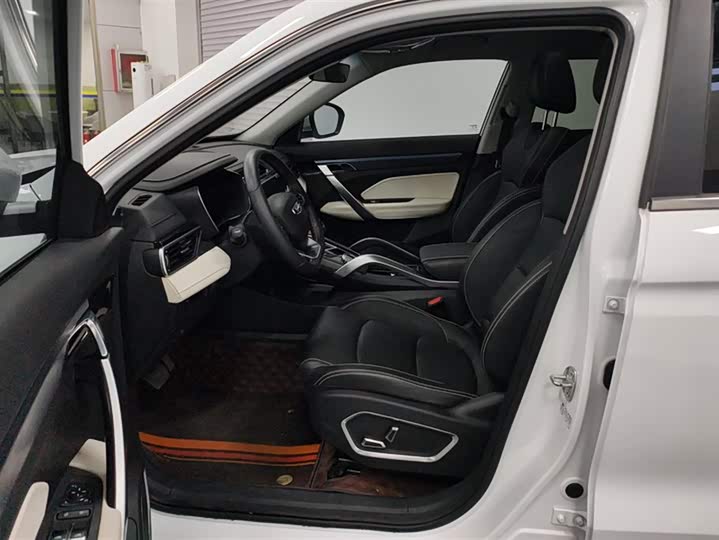 Фото 9 - Geely Atlas