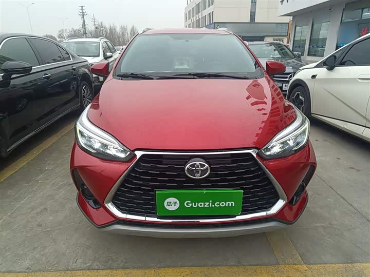 Фото 3 - Toyota Yaris L Hatchback