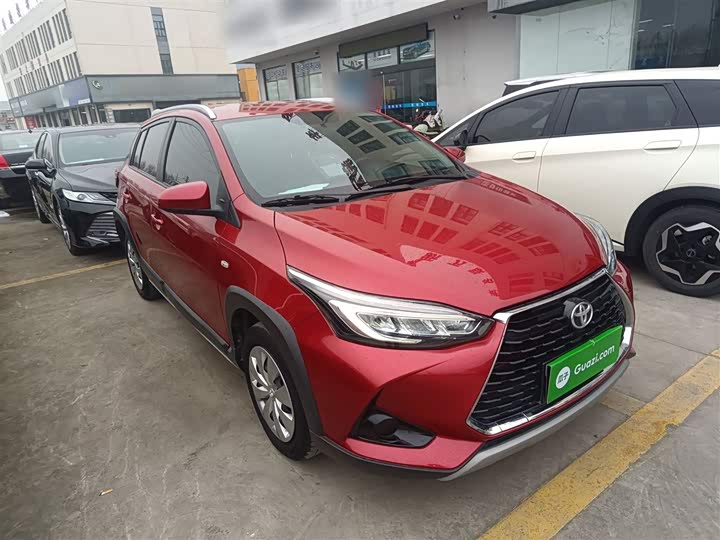 Фото 4 - Toyota Yaris L Hatchback