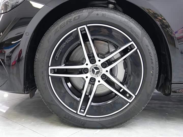 Фото 4 - Mercedes-Benz E-Class