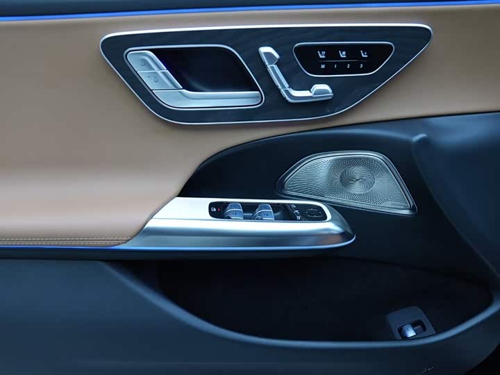 Фото 5 - Mercedes-Benz E-Class