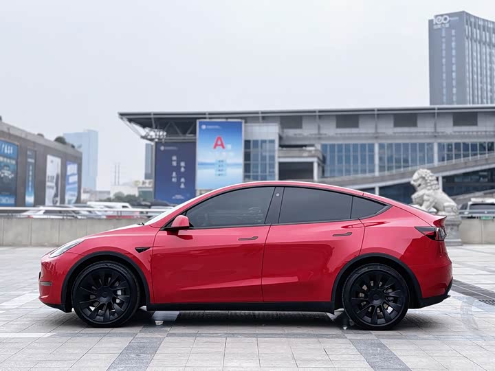 Фото 3 - Tesla Model Y