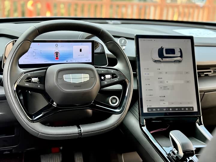 Фото 7 - Geely Atlas