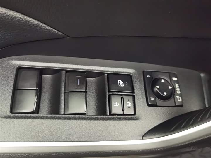 Фото 9 - Toyota Wildlander