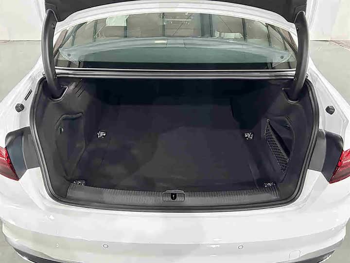 Фото 6 - Audi A4L