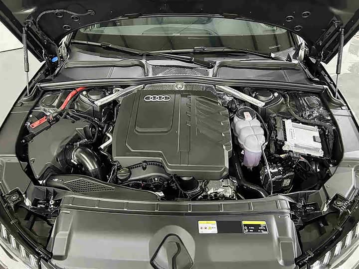 Фото 8 - Audi A4L