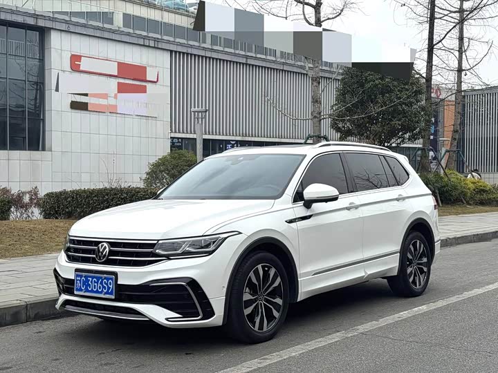 Фото 1 - Volkswagen Tiguan L Pro