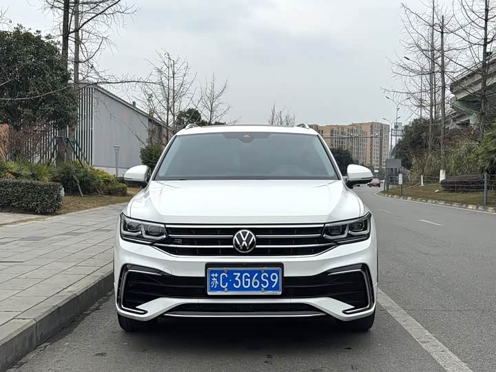 Фото 2 - Volkswagen Tiguan L Pro