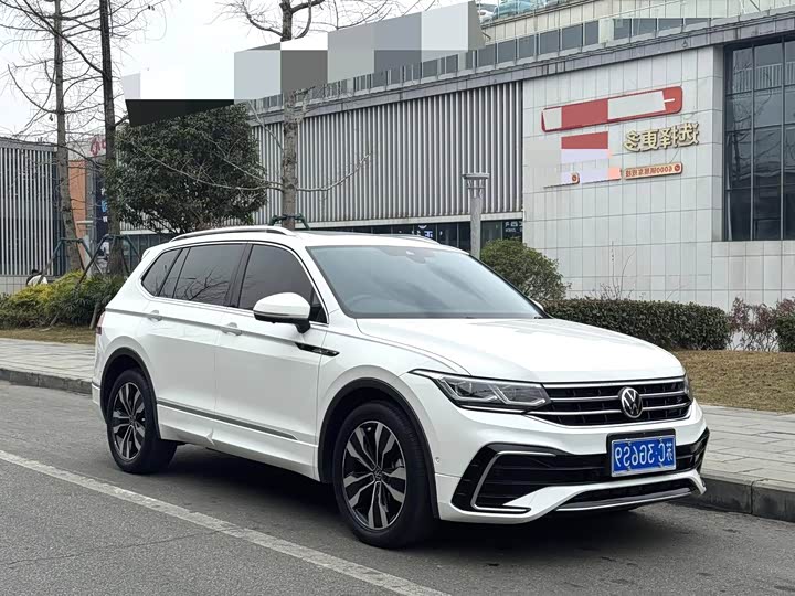 Фото 3 - Volkswagen Tiguan L Pro