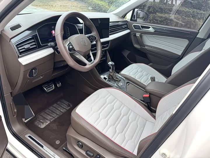 Фото 4 - Volkswagen Tiguan L Pro