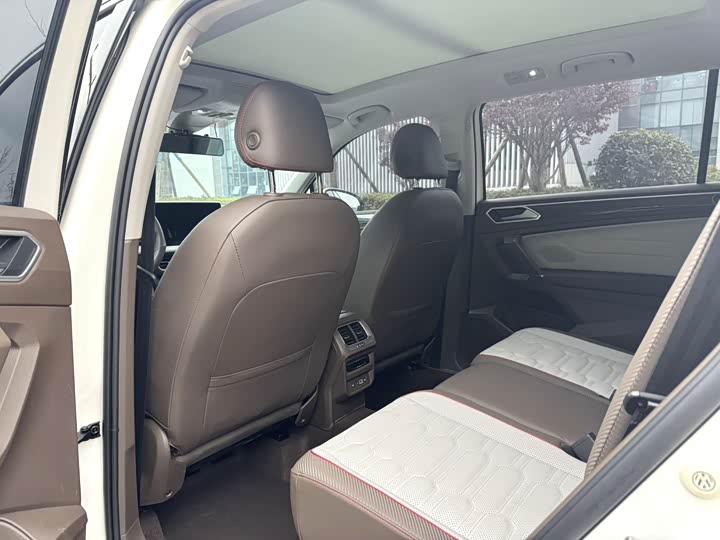 Фото 6 - Volkswagen Tiguan L Pro