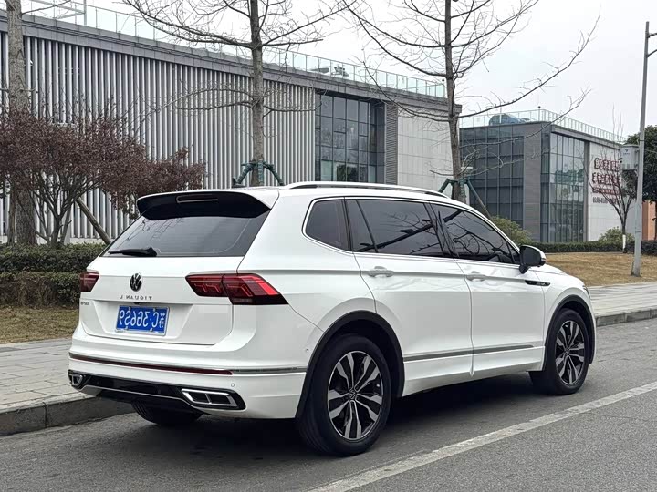 Фото 7 - Volkswagen Tiguan L Pro