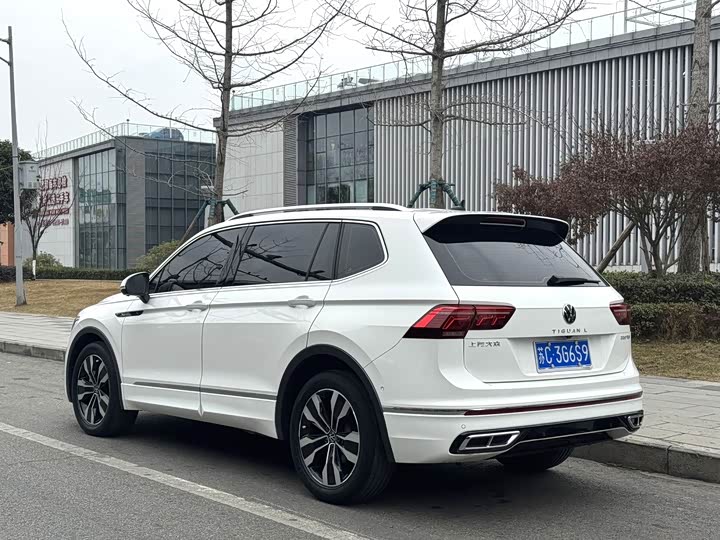 Фото 9 - Volkswagen Tiguan L Pro