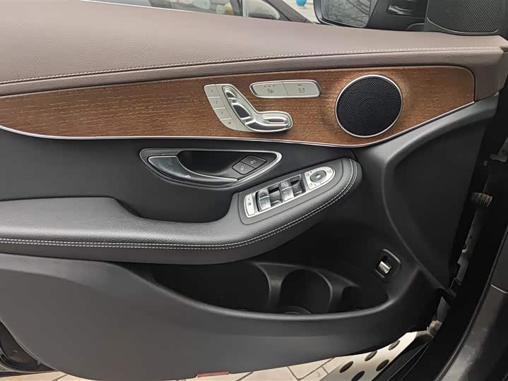 Фото 7 - Mercedes-Benz GLC-Class