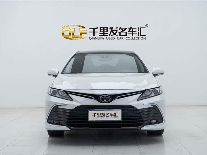 Фото 2 - Toyota Camry