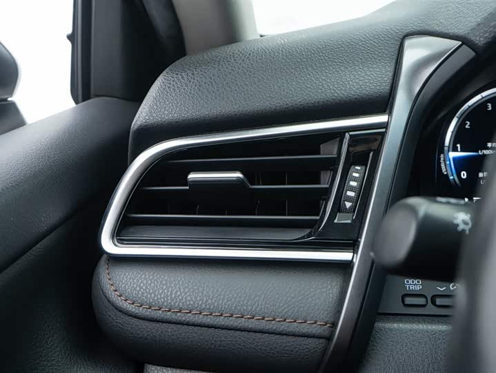 Фото 3 - Toyota Camry