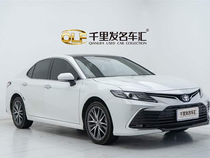 Фото 6 - Toyota Camry