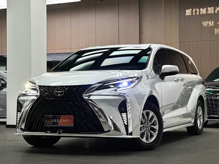 Фото 1 - Toyota Granvia