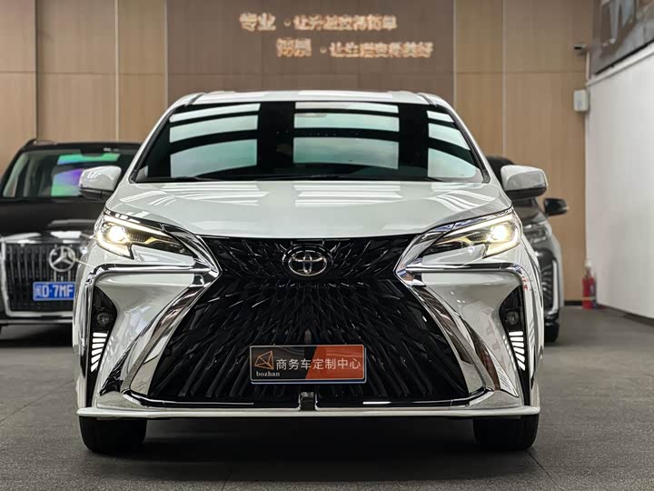 Фото 2 - Toyota Granvia