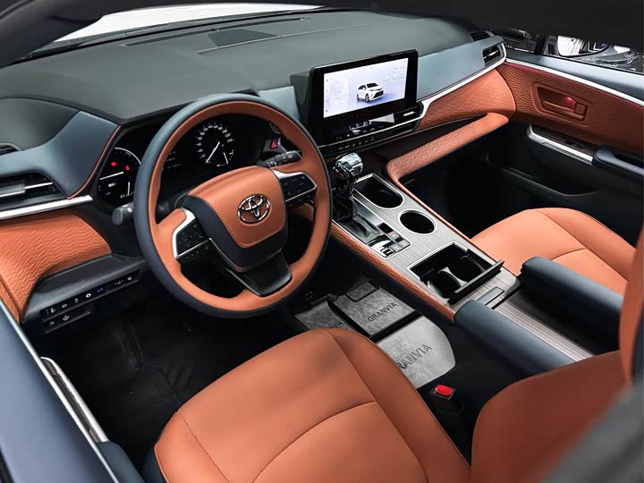 Фото 3 - Toyota Granvia