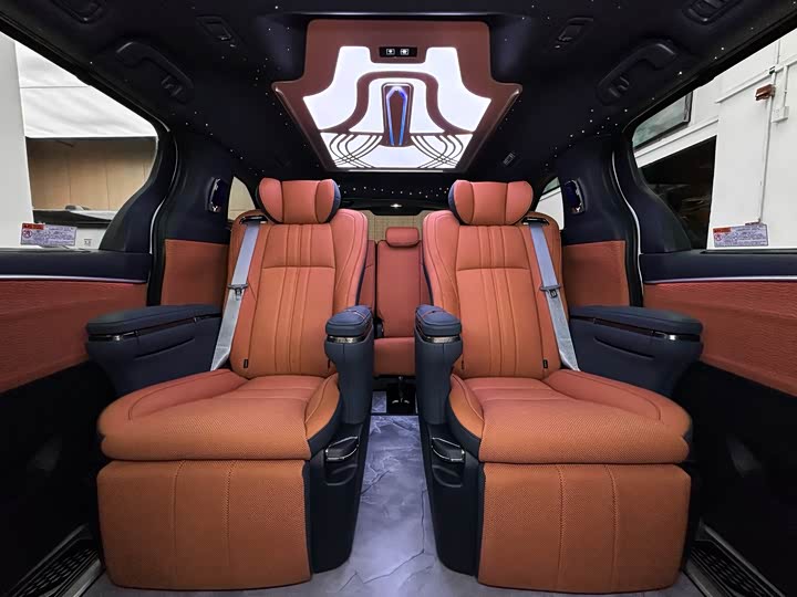 Фото 5 - Toyota Granvia