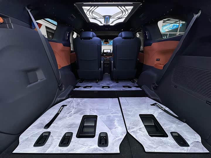 Фото 9 - Toyota Granvia