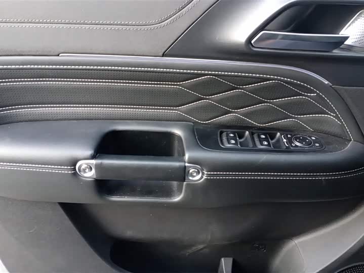 Фото 7 - Tank 300