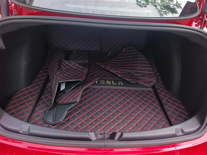 Фото 4 - Tesla Model 3