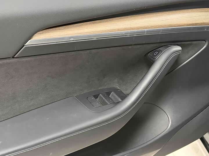 Фото 4 - Tesla Model 3