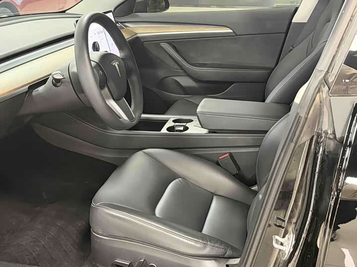 Фото 5 - Tesla Model 3