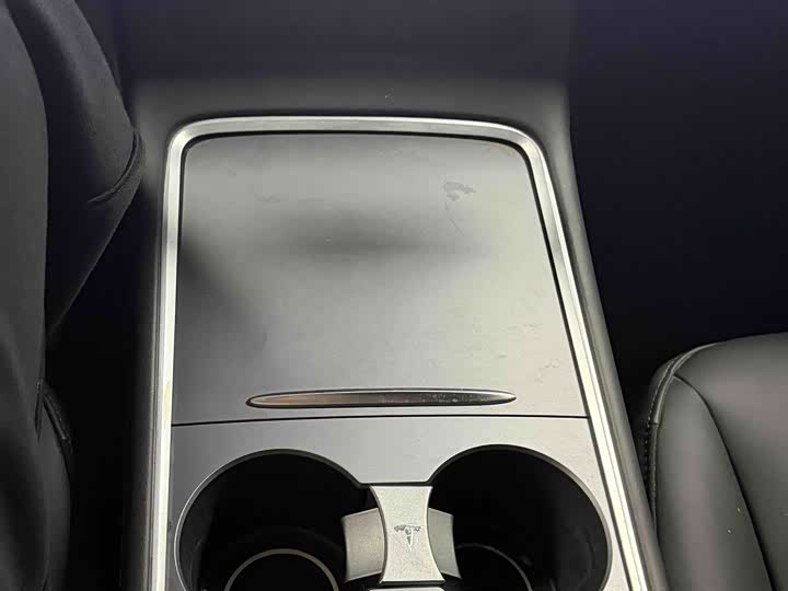 Фото 8 - Tesla Model 3