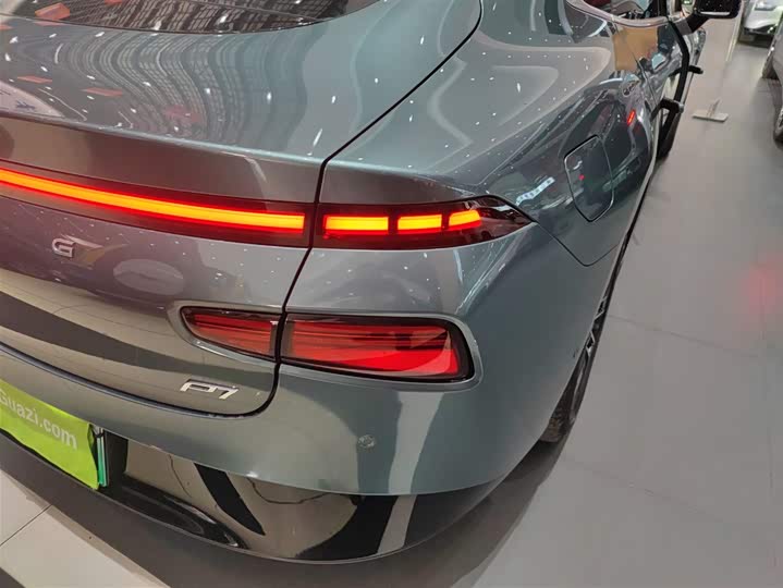 Фото 8 - XPeng P7