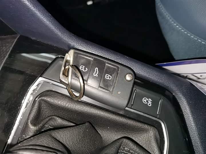 Фото 9 - Volkswagen Tharu