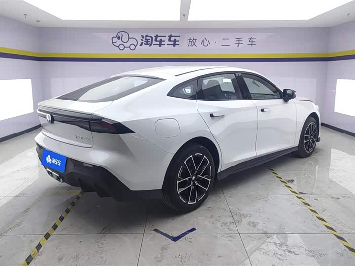 Фото 3 - Changan UNI-V Hybrid