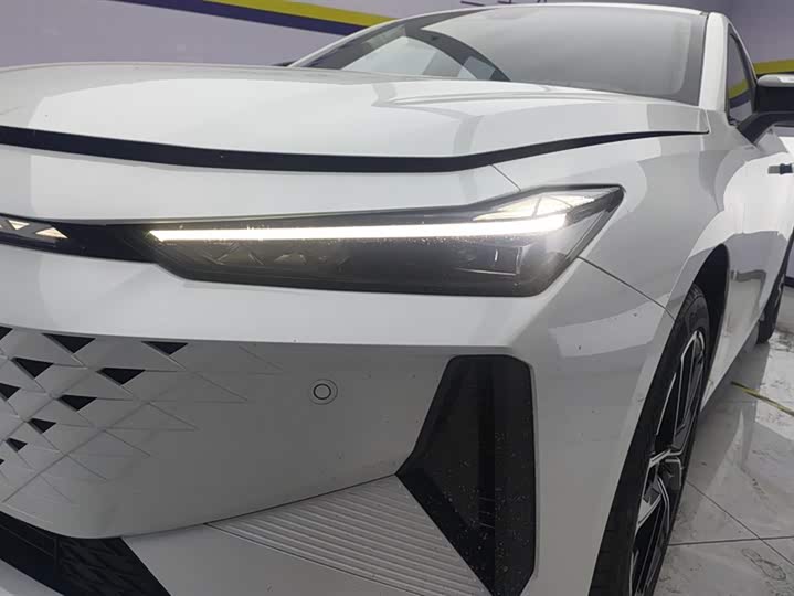 Фото 5 - Changan UNI-V Hybrid