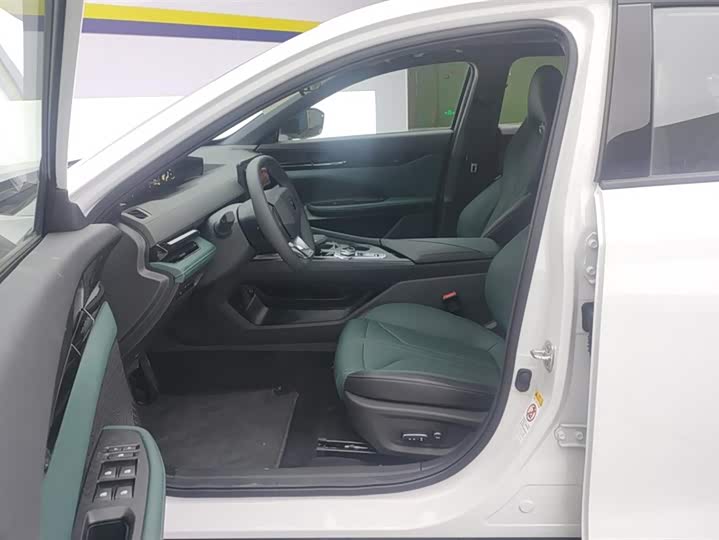 Фото 9 - Changan UNI-V Hybrid