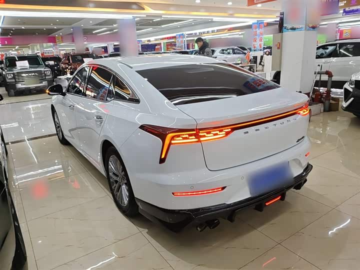 Фото 5 - Bestune B70