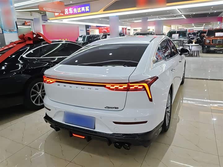 Фото 7 - Bestune B70